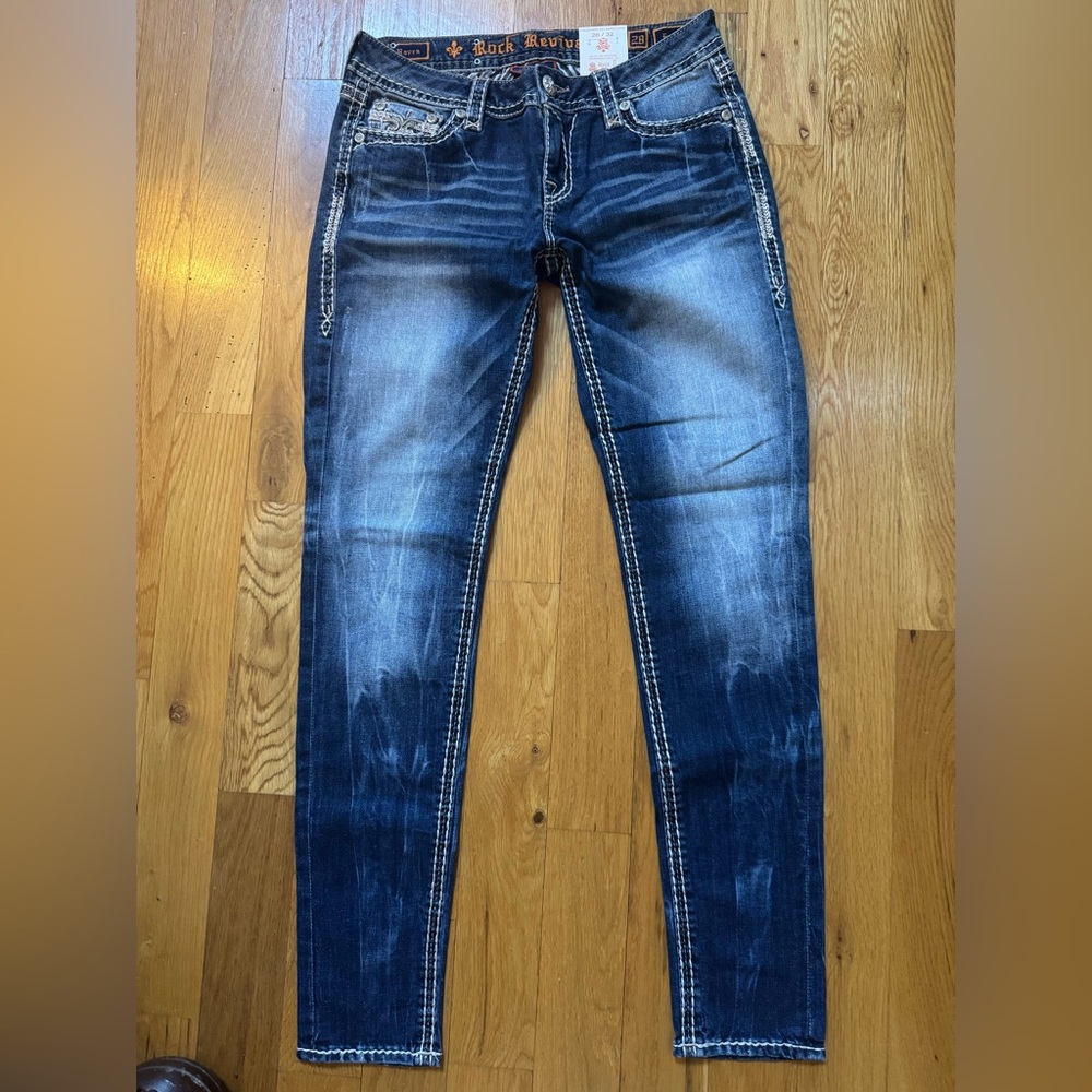 Women’s Rock Revival Jeans 28/32 NWT $189 Easy Skinny Raven Jeans